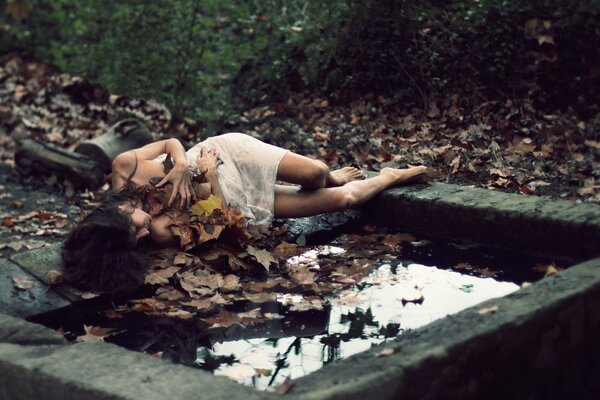 A girl on the asphalt strewn with leaves