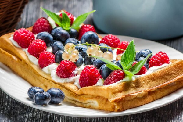 Waffeln mit Fruchtfüllung getränkt