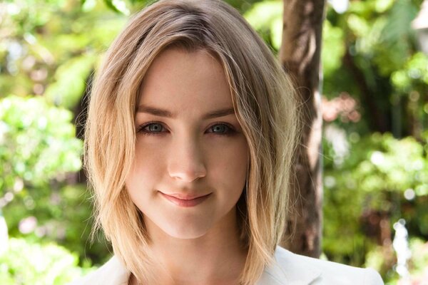 Słodki uśmiech aktorki Saoirse Ronan