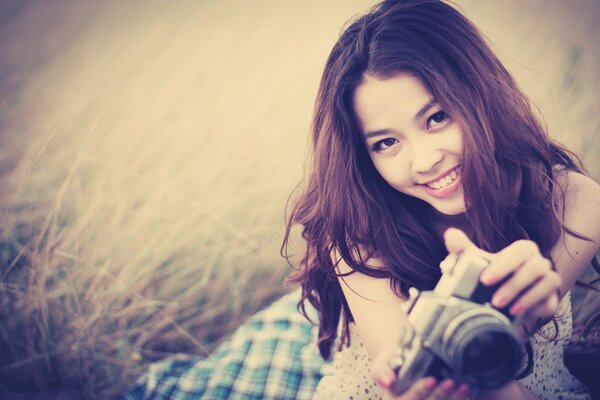 A girl in nature with a camera in her hands