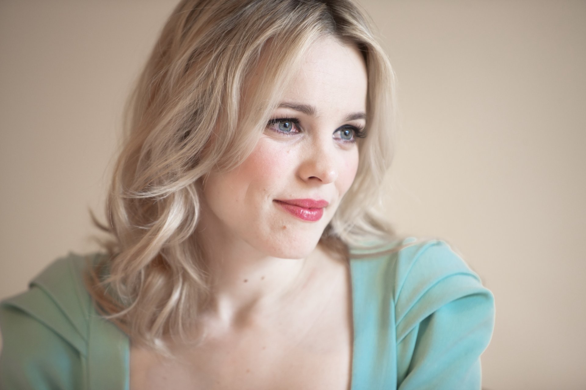 rachel mcadams actrice visage regard fille blonde