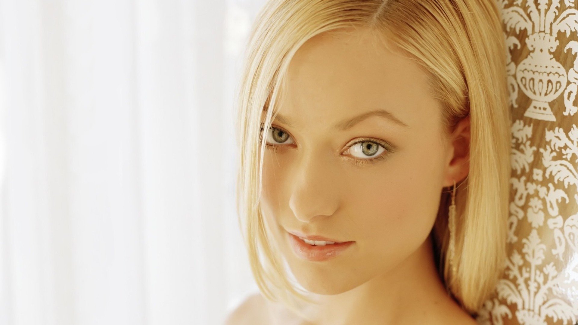 olivia wilde blond dreizehn haus md mädchen schauspielerin schön augen blick lächeln licht hintergrund porträt gesicht tv-serie haus