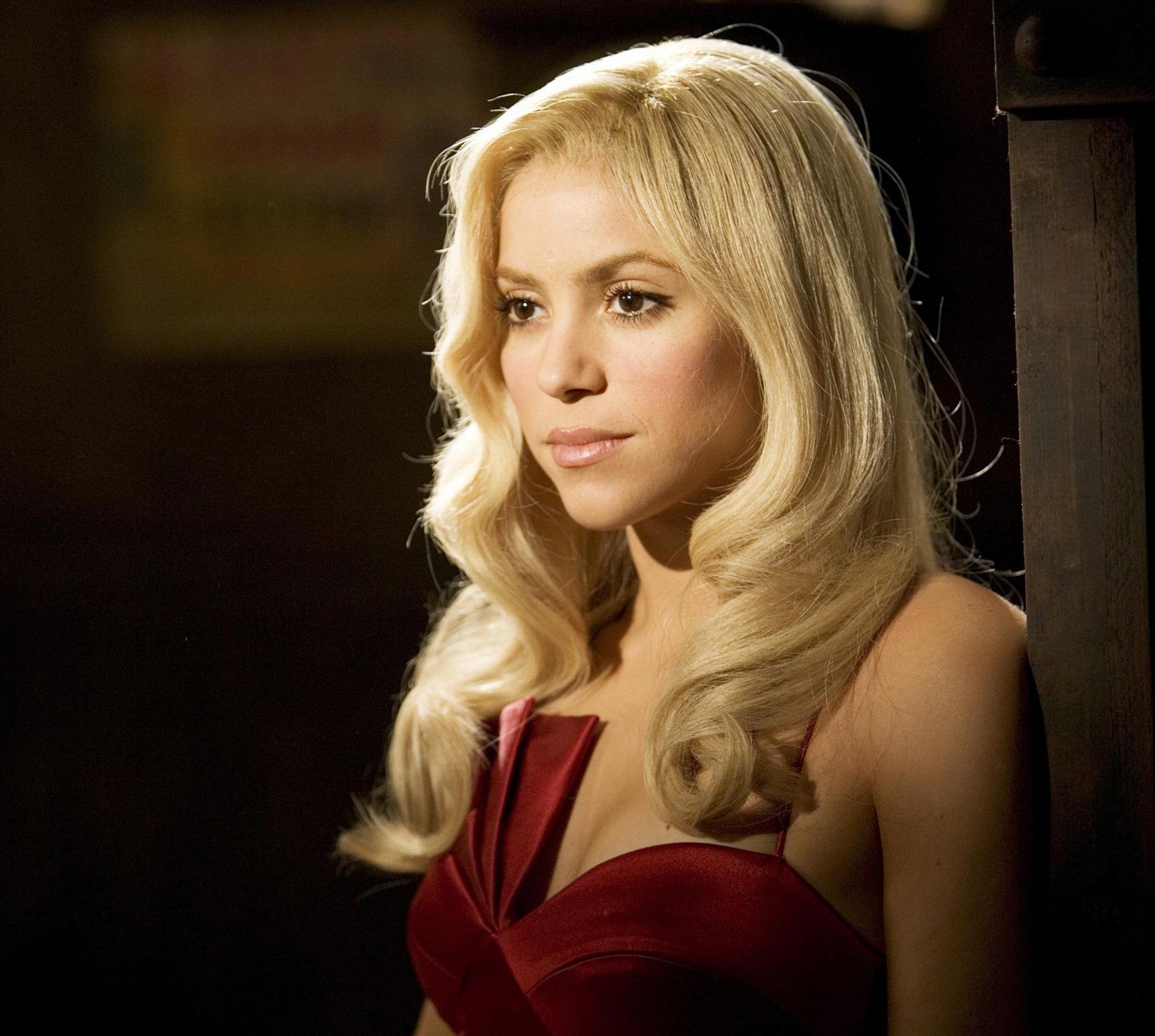 blonde shakira view singer celebrity