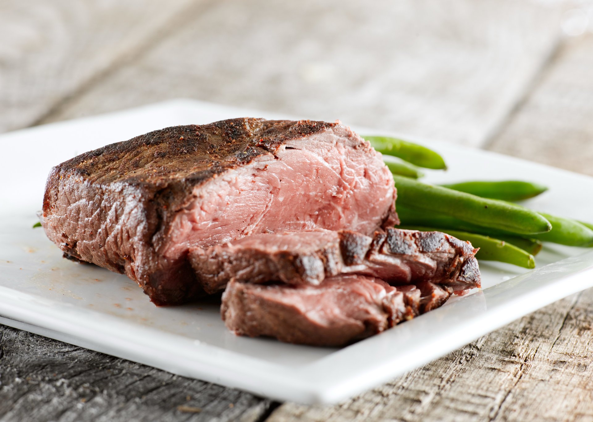 fleisch essen steak bohnen schoten teller mittagessen