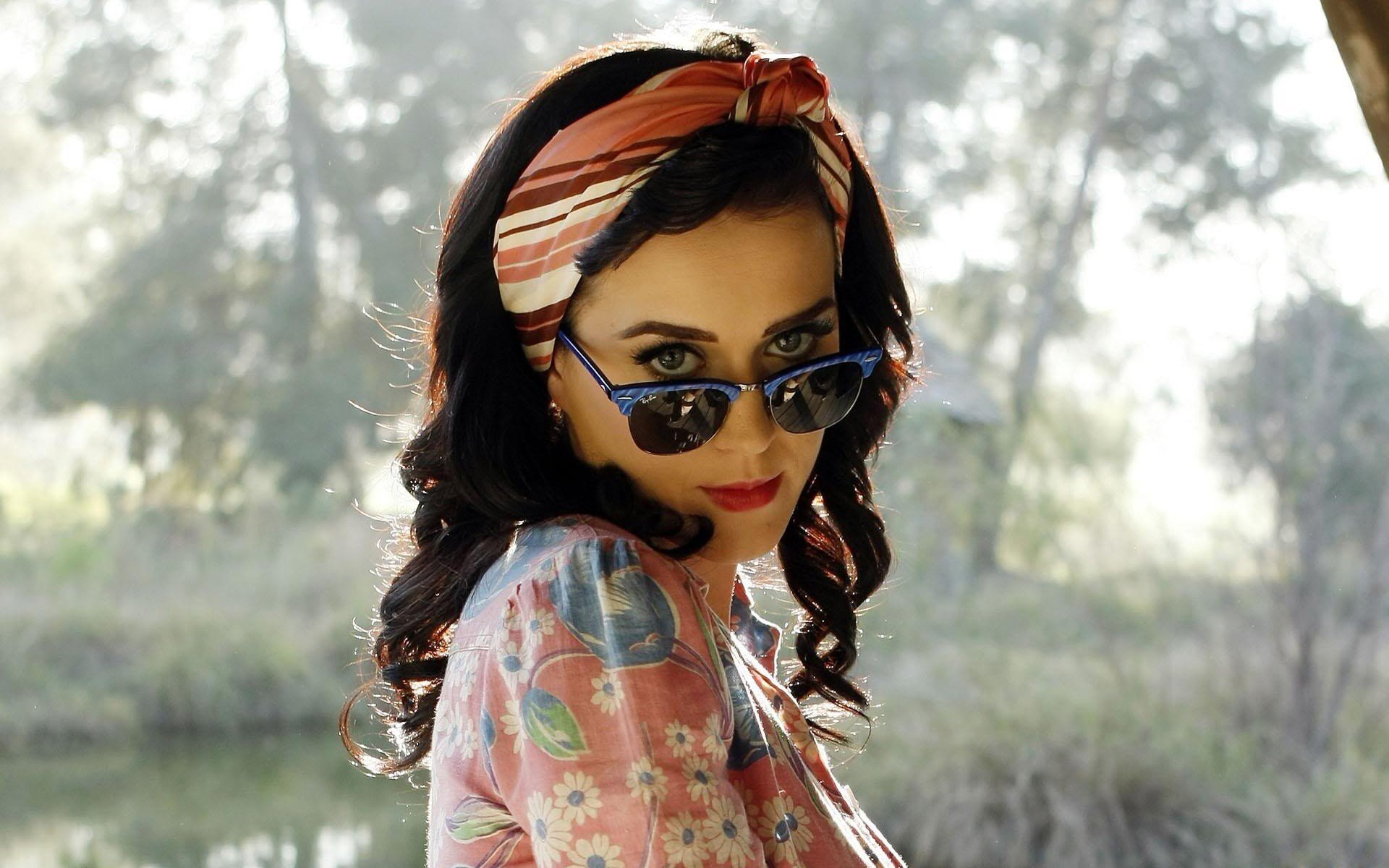 chica katy perry celebridad cantante gafas mirada