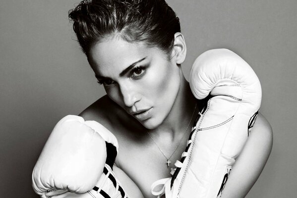 Jennifer Lopez con guantes de boxeo