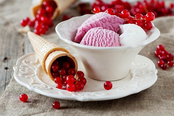 Balls of pink ice cream with currants