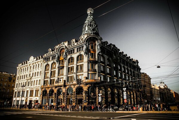 Evening Nevsky Prospekt à Saint-Pétersbourg en Russie