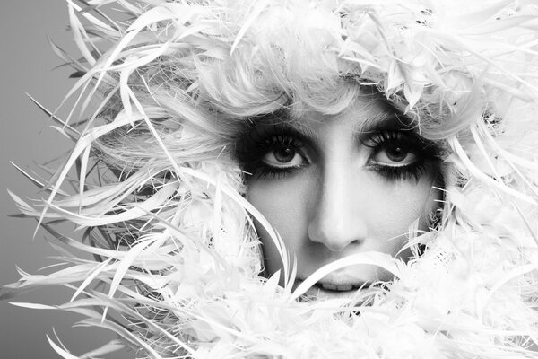 Czarno-białe zdjęcie Lady Gagi