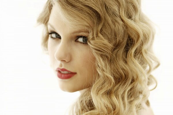 Foto antigua de la celebridad Taylor Swift