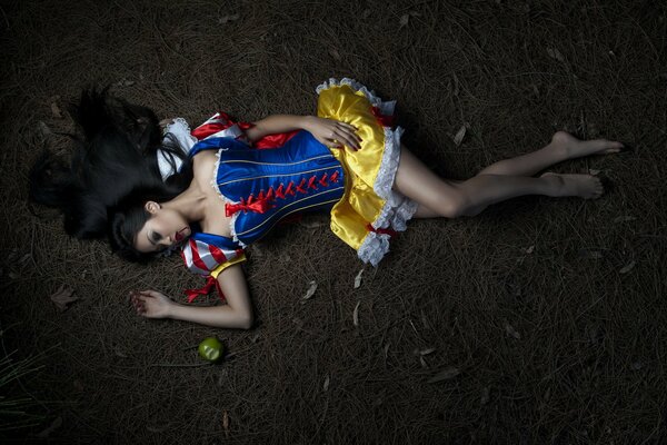 A girl in a Snow White costume with a poisoned apple