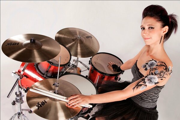 Emmanuelle caplette, drummer , body