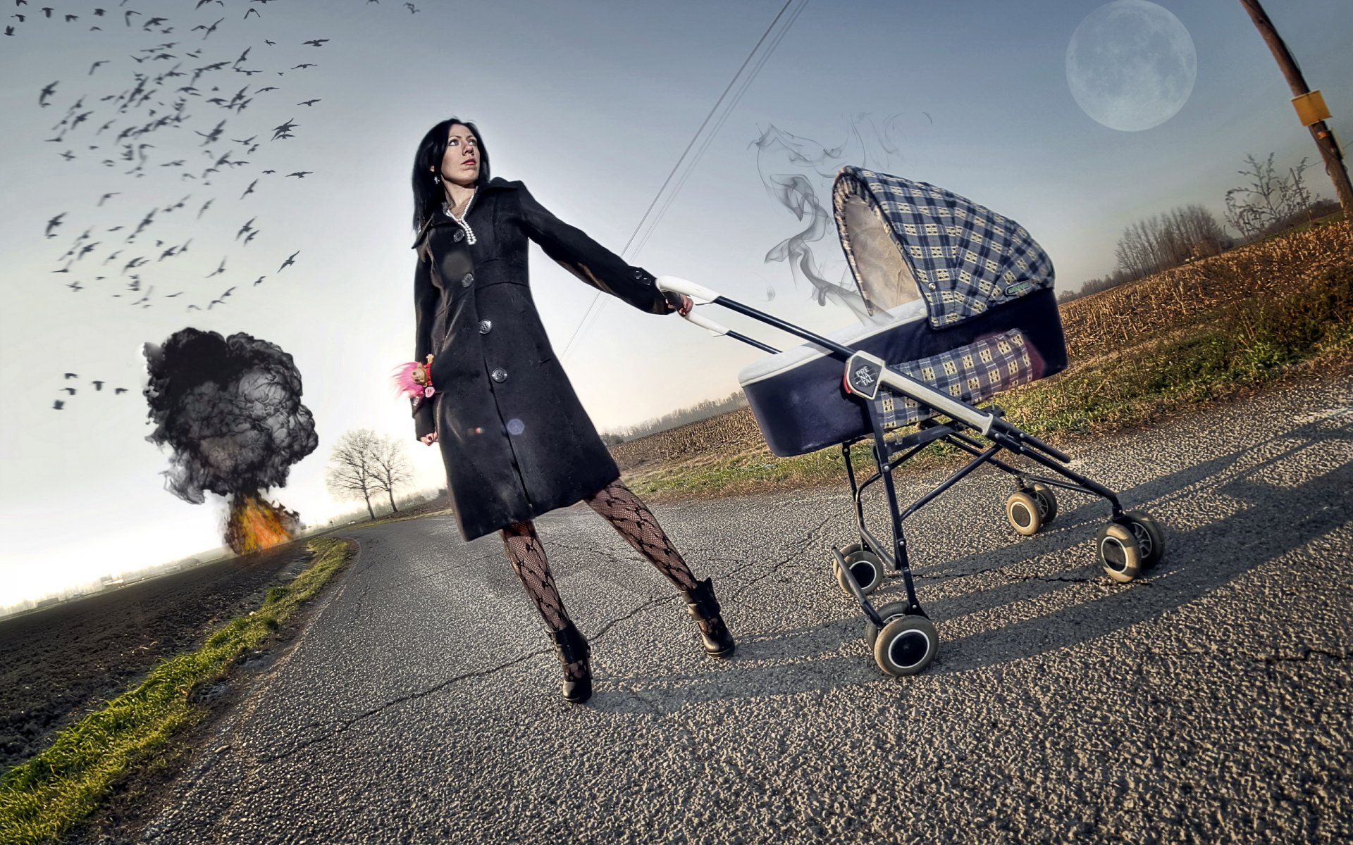 ragazza passeggino strada esplosione situazione stile