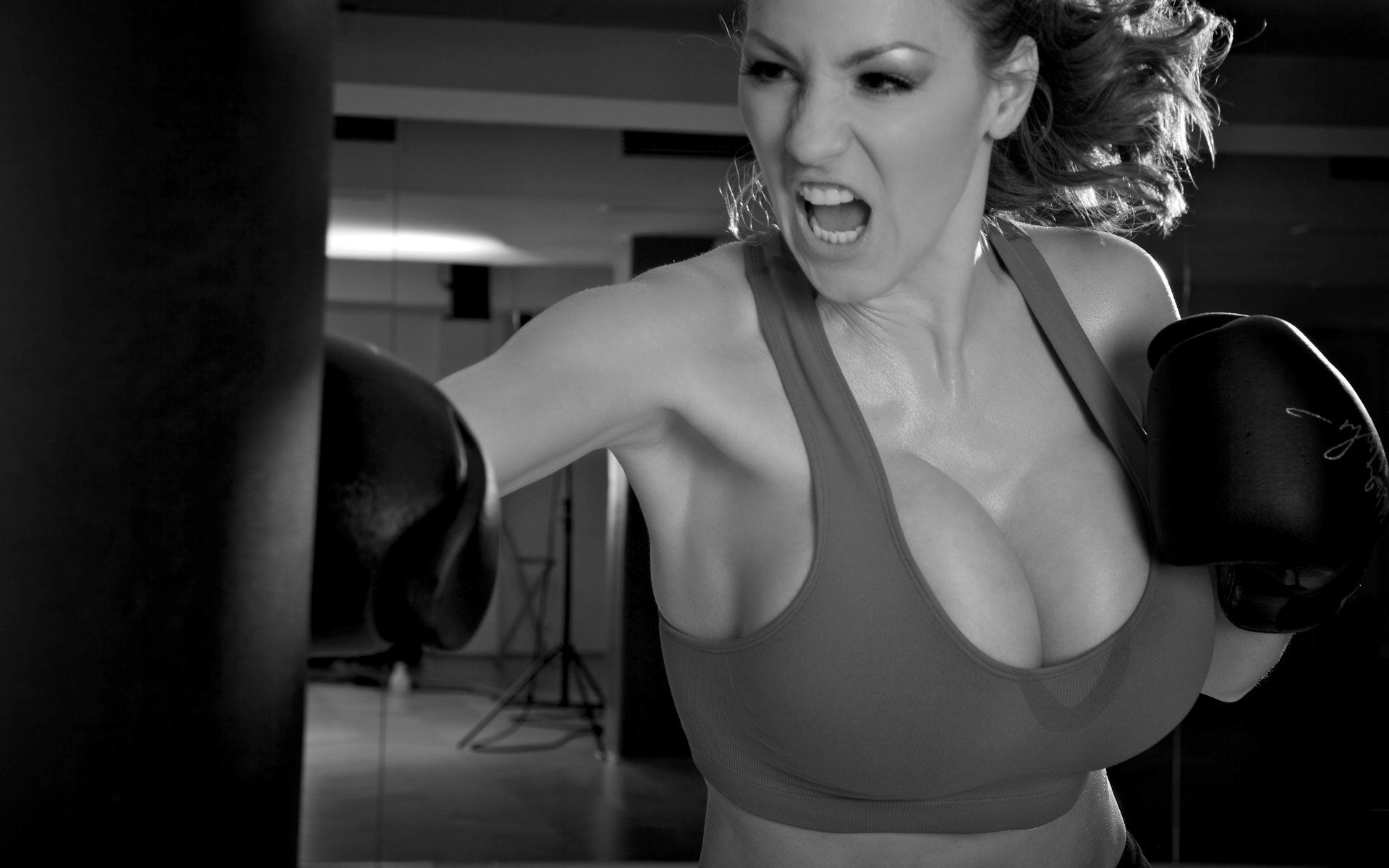 jordan carver caja boxeo deporte patada banzai pera guante golpes ira pechos grandes