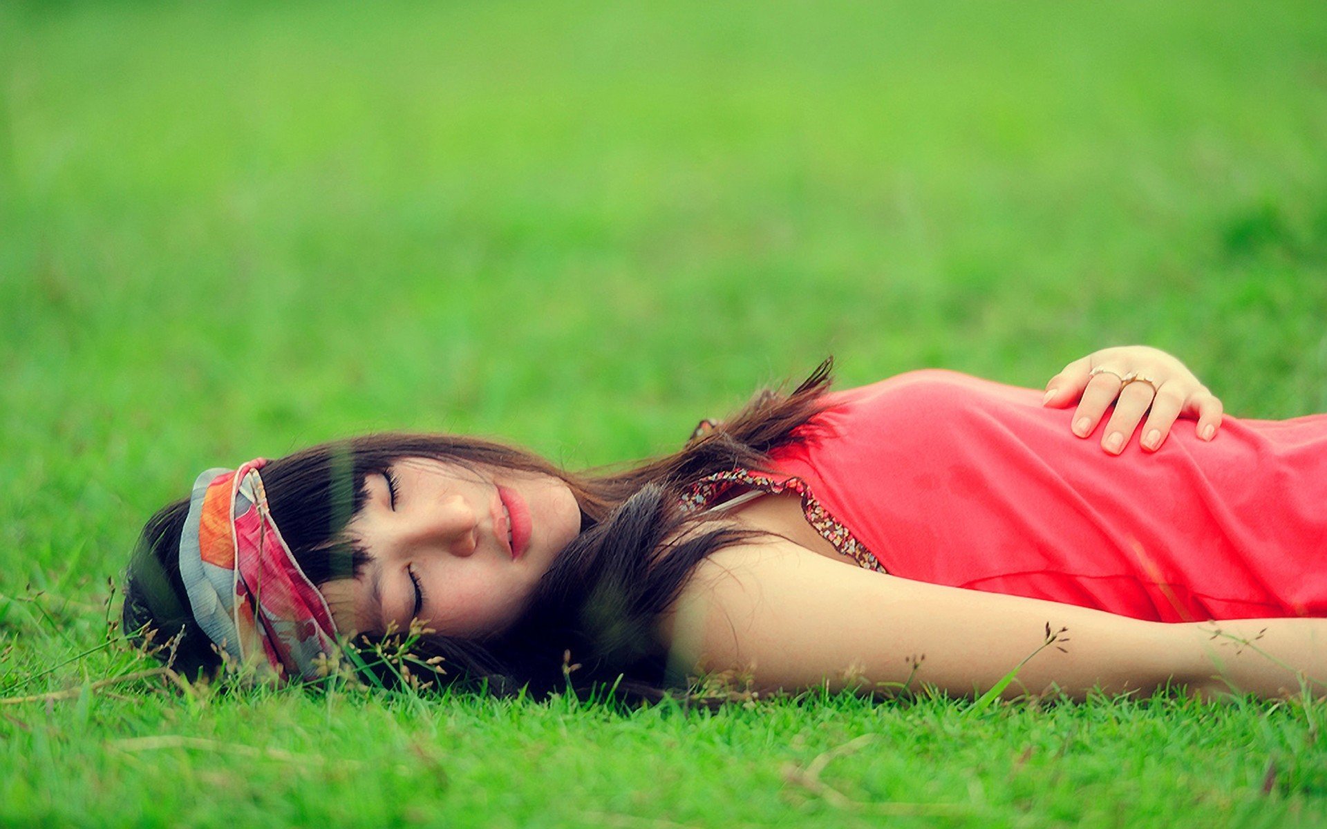 ituations girl brunette sleeping resting grass leaves meadow background wallpaper