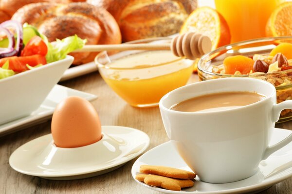 Leckeres Frühstück mit Kaffee und Müsli