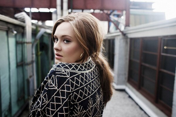 La cantante Adele partecipa a un servizio fotografico