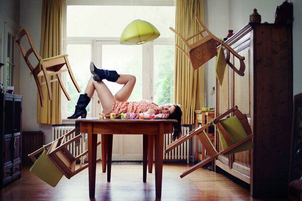 Ein ungewöhnliches Fotoshooting für ein Mädchen zu Hause