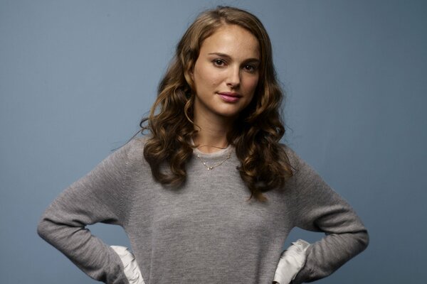 Natalie portman streichelt für das magazin-cover