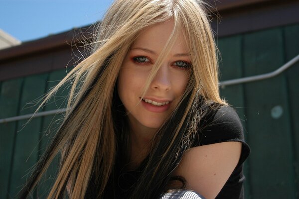 Avril Lavigne s smile close-up