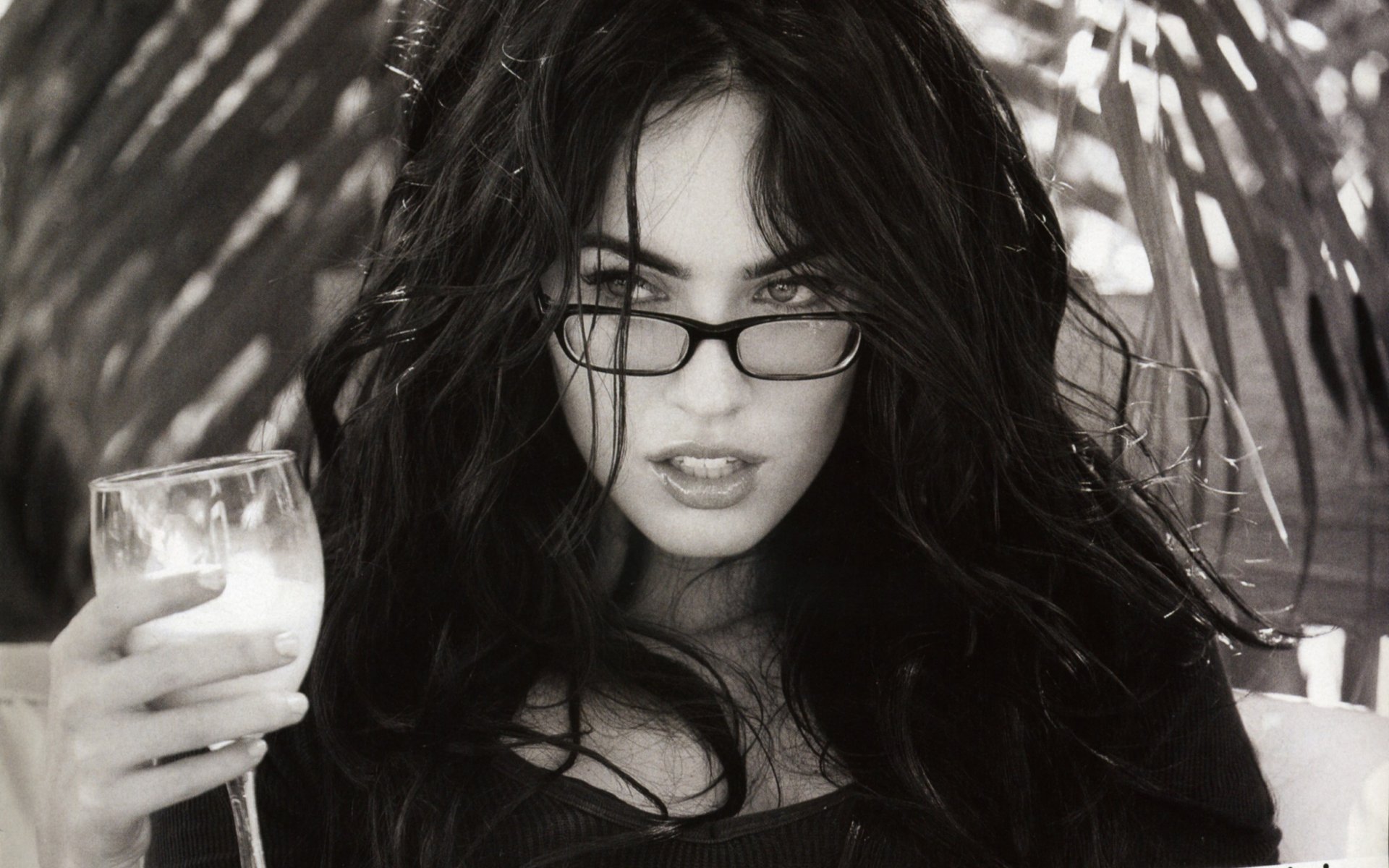 megan fox kieliszek okulary