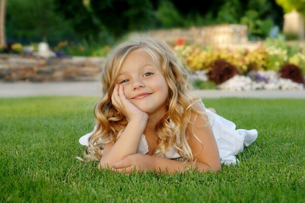 Adorable bébé dans la Prairie