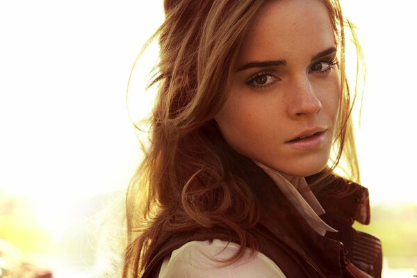 Lo sguardo profondo e semantico di Emma Watson