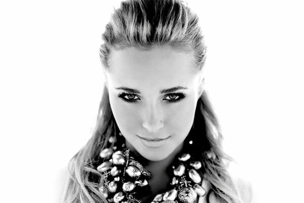 Hayden Panettiere en blanco y negro