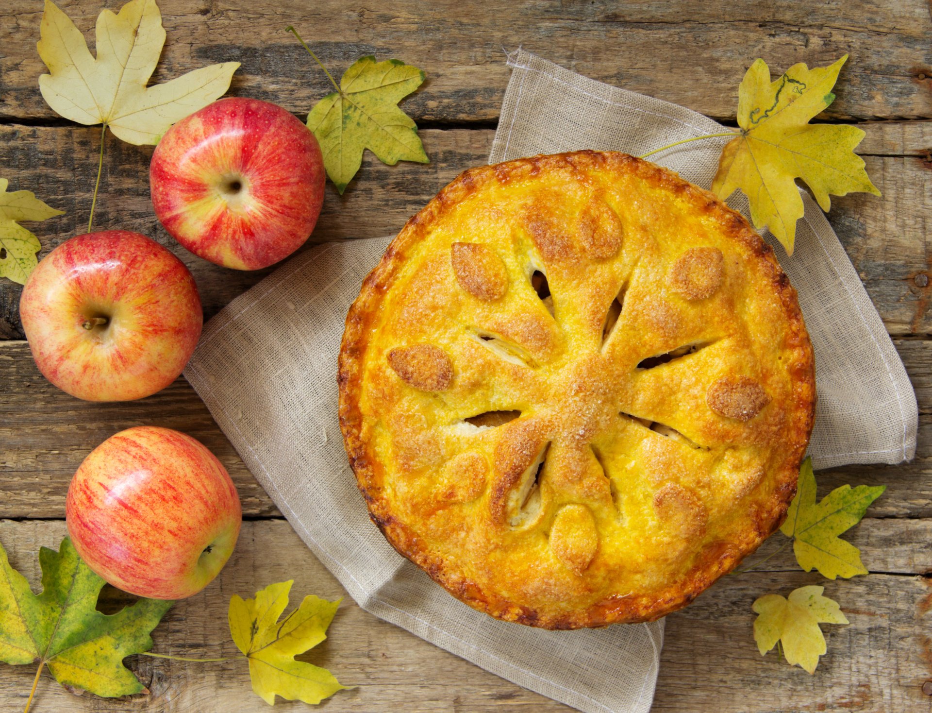 tarte cuisson pommes fruits dessert repas feuilles automne