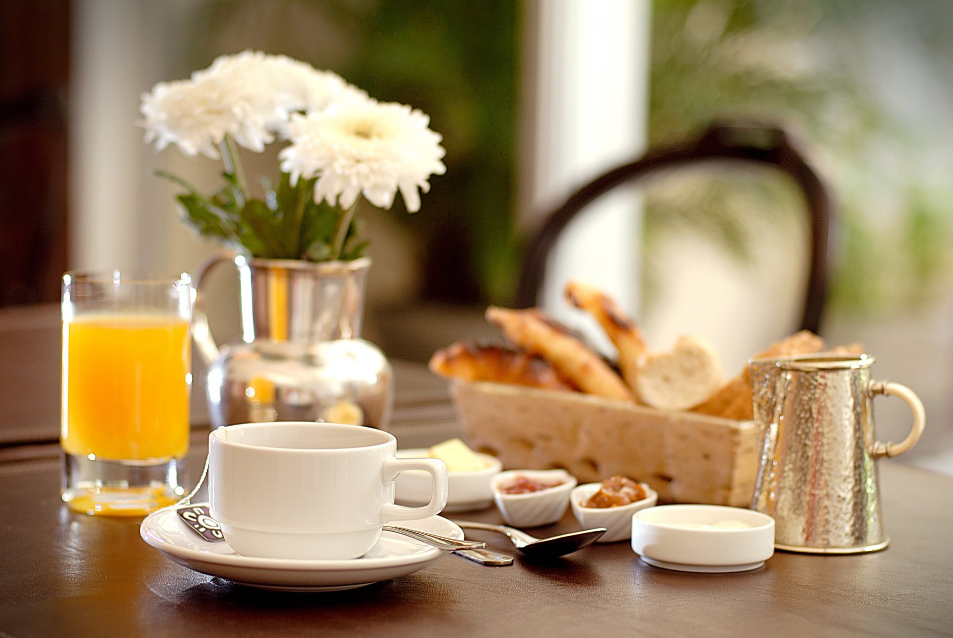 colazione biscotti succo di frutta tè