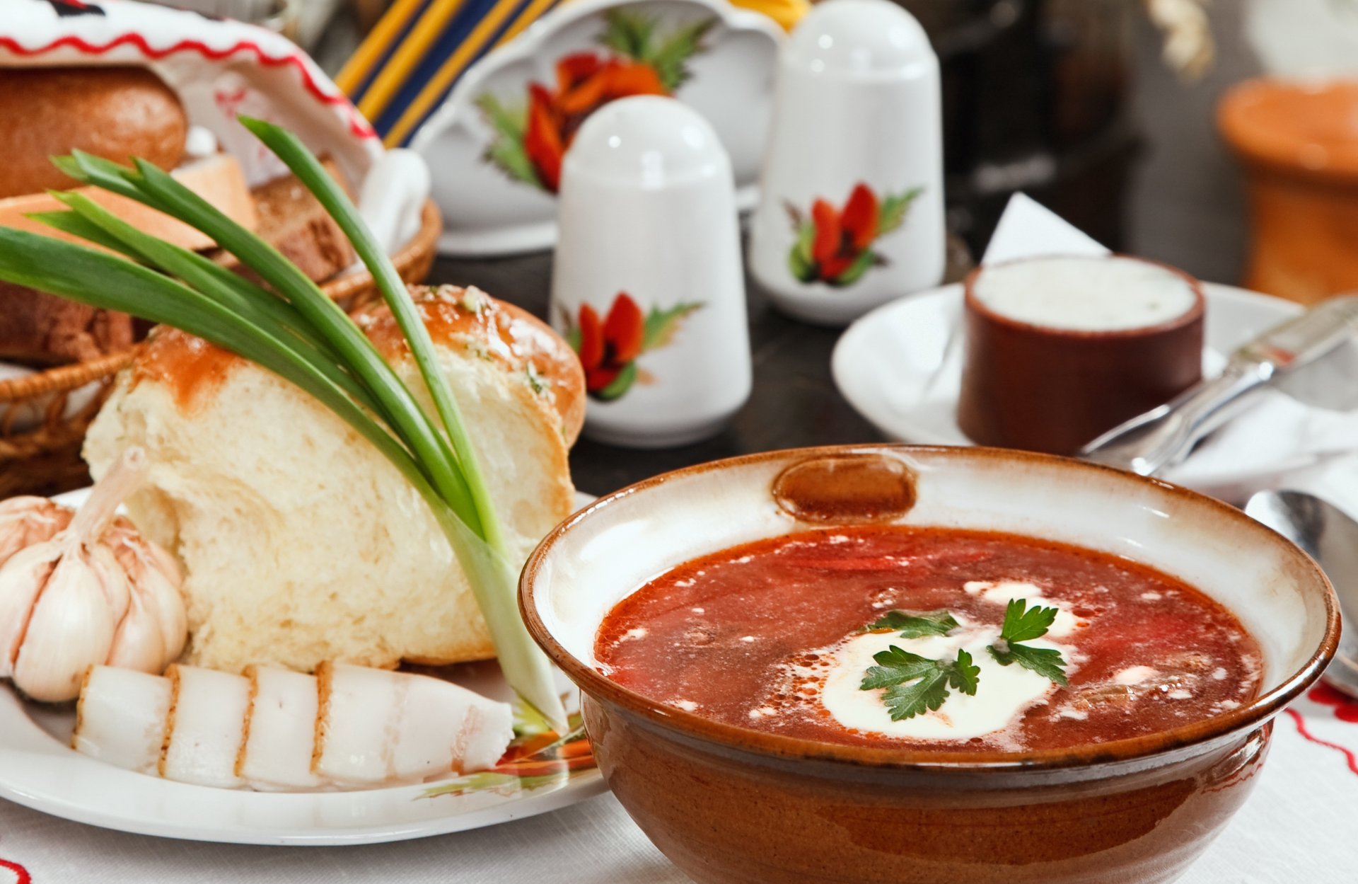 borscht primer plato crema agria cebolla manteca de cerdo ajo