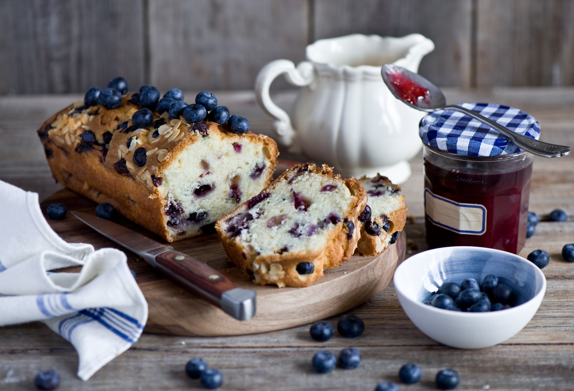 cake berries blueberries jam