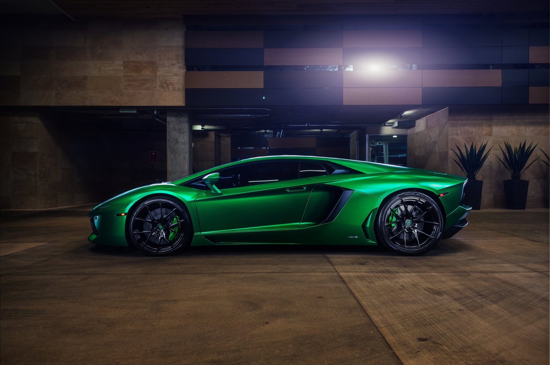 lamborghini aventador green side