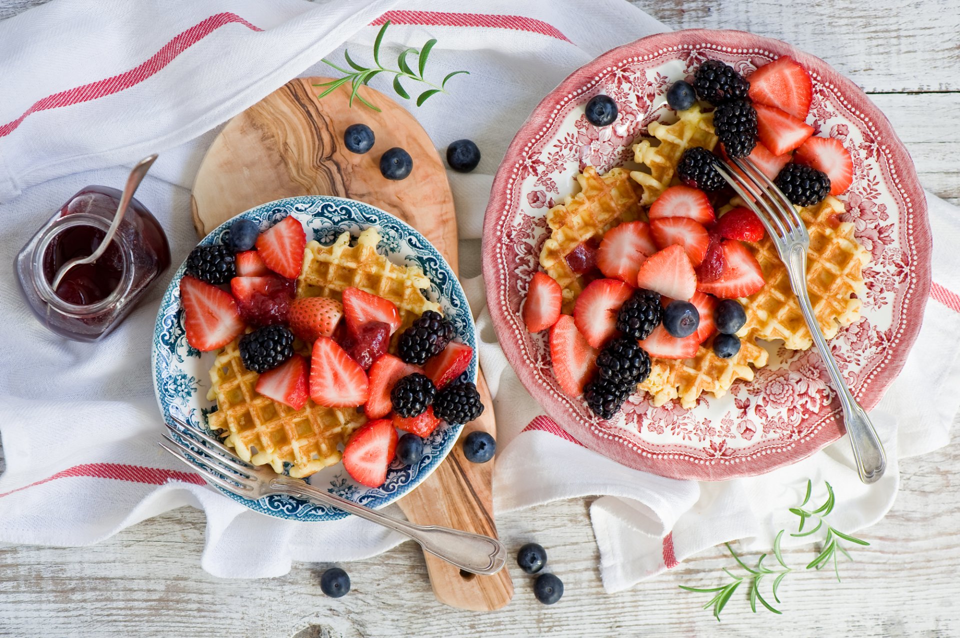 gaufrettes cuisson baies fraise myrtille mûre confiture nourriture