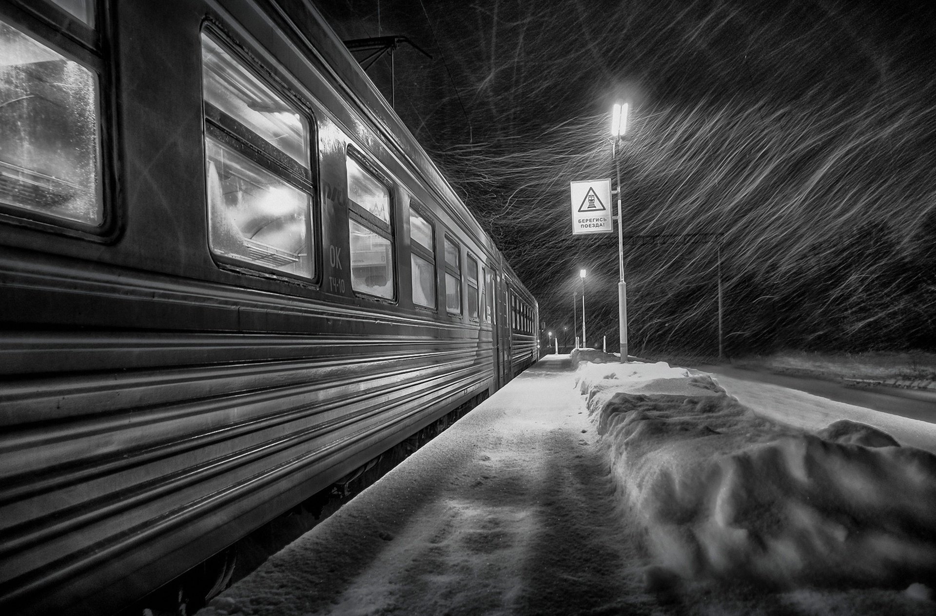 tren plataforma invierno viento