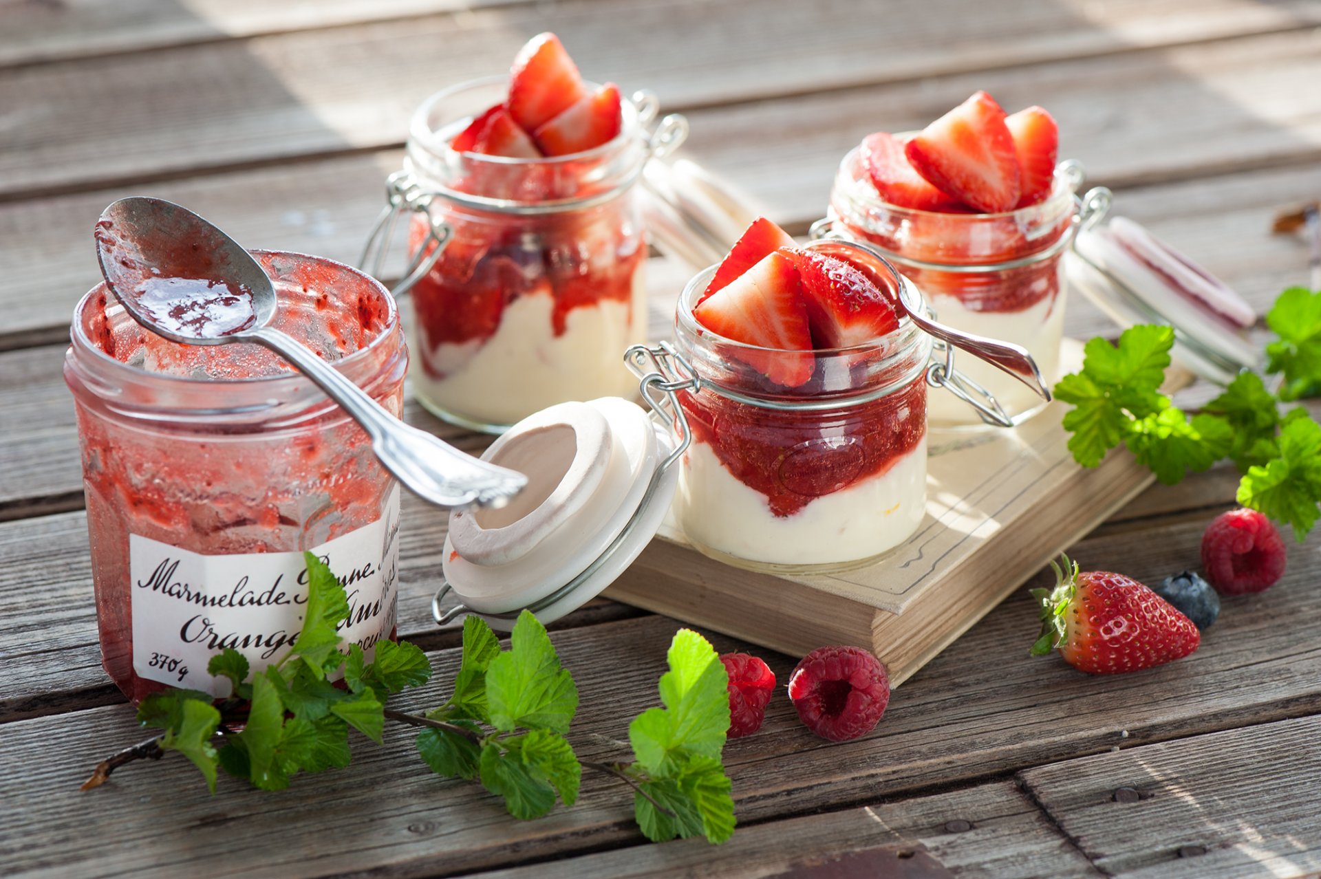 postre bayas fresas mermelada