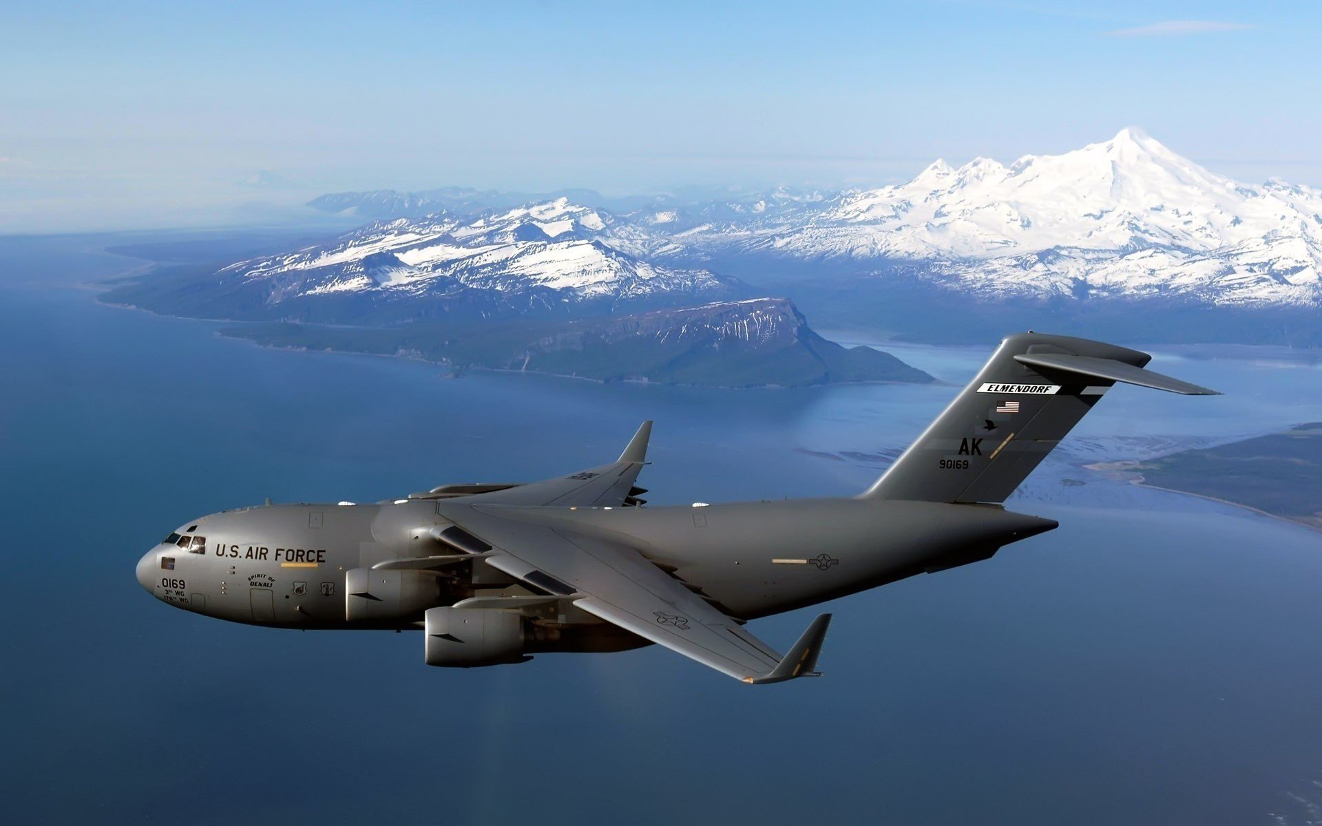 boeing c-17 air force usa avion montagnes ciel océan neige baie