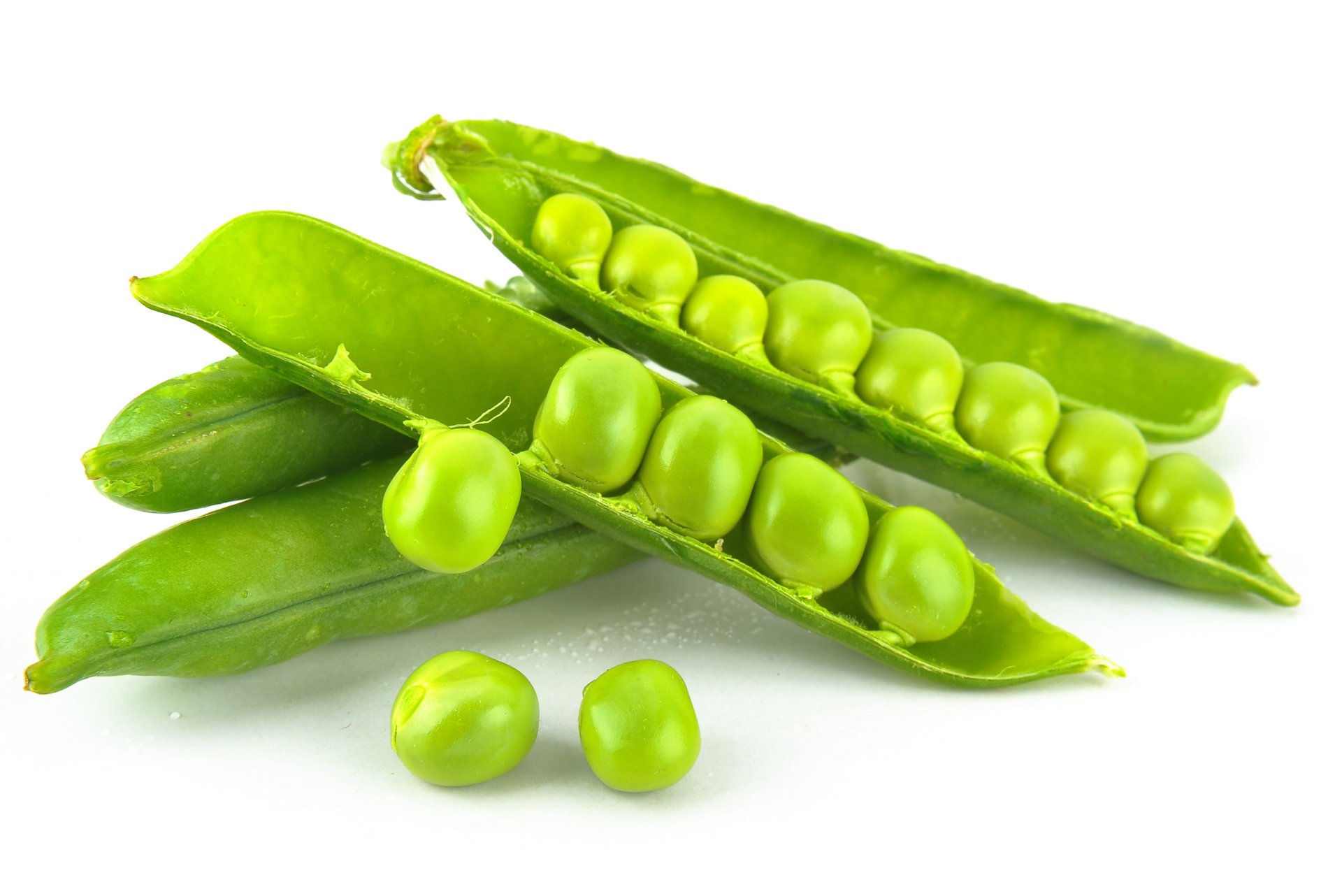 green peas pods vegetables water drops green peas peas peas bright green