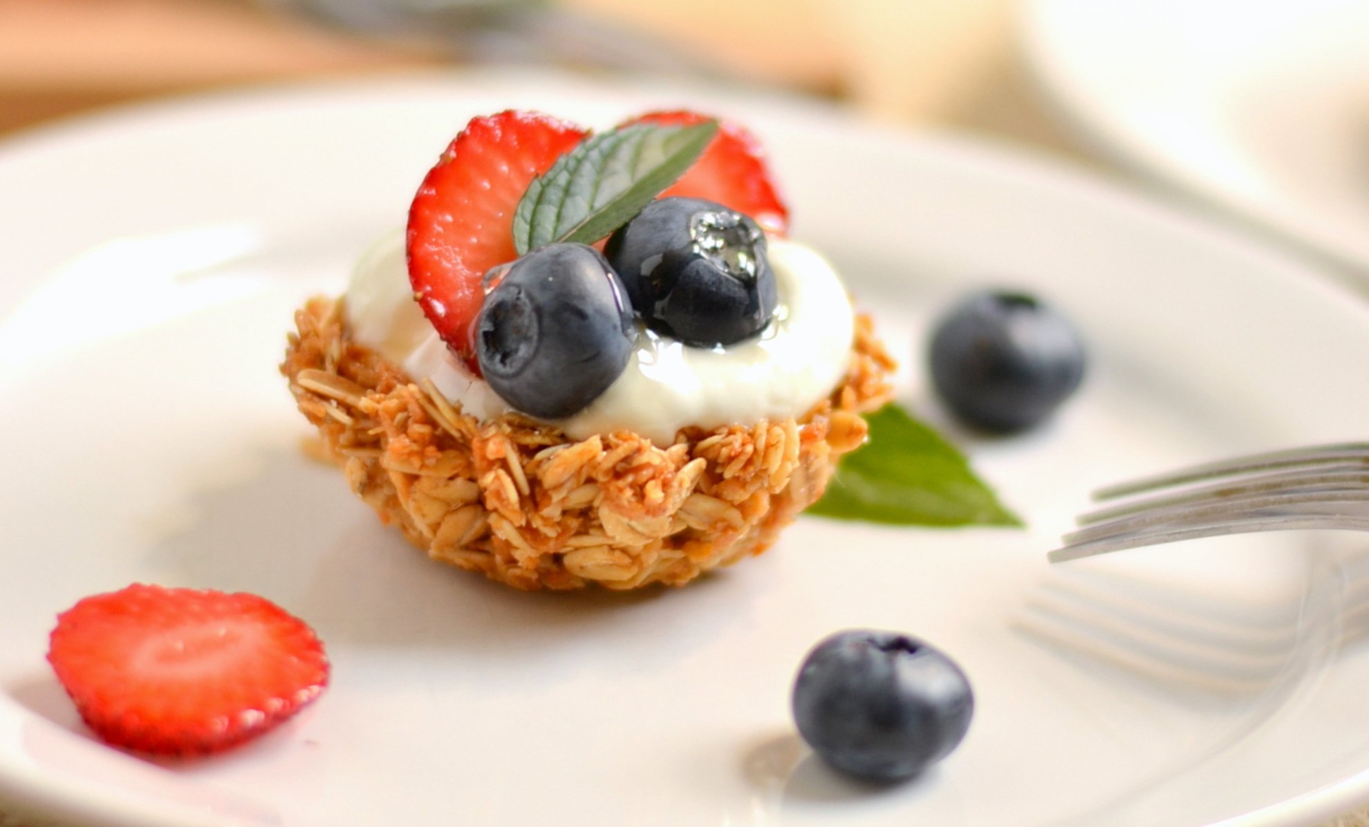 kuchen dessert erdbeeren blaubeeren creme kuchen obst süß heidelbeere essen