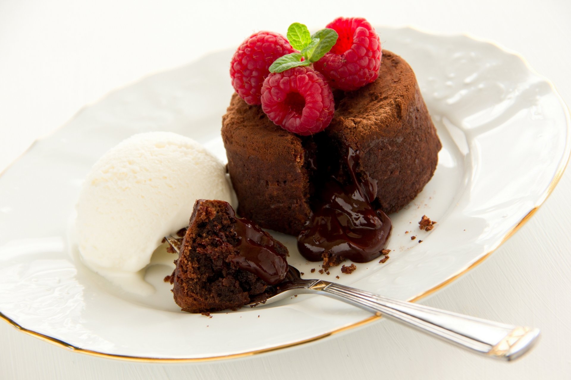 chocolate fondant berries raspberry ice cream dessert