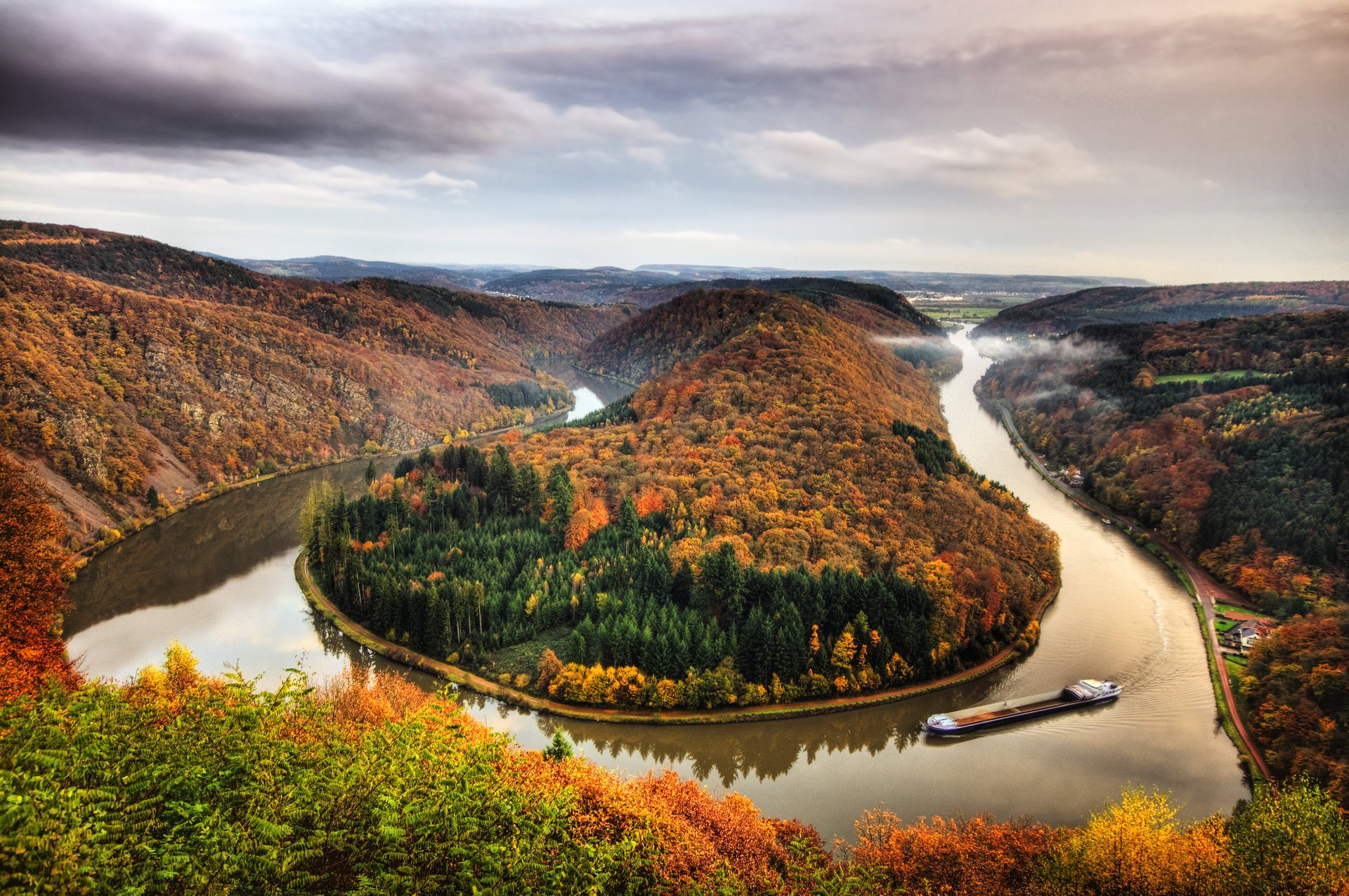 navegable naturaleza río curva bosques hermoso otoño alemania