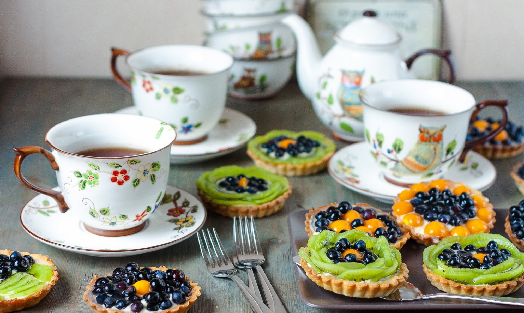 pie cup tea dessert coffee kiwi cream food fruit