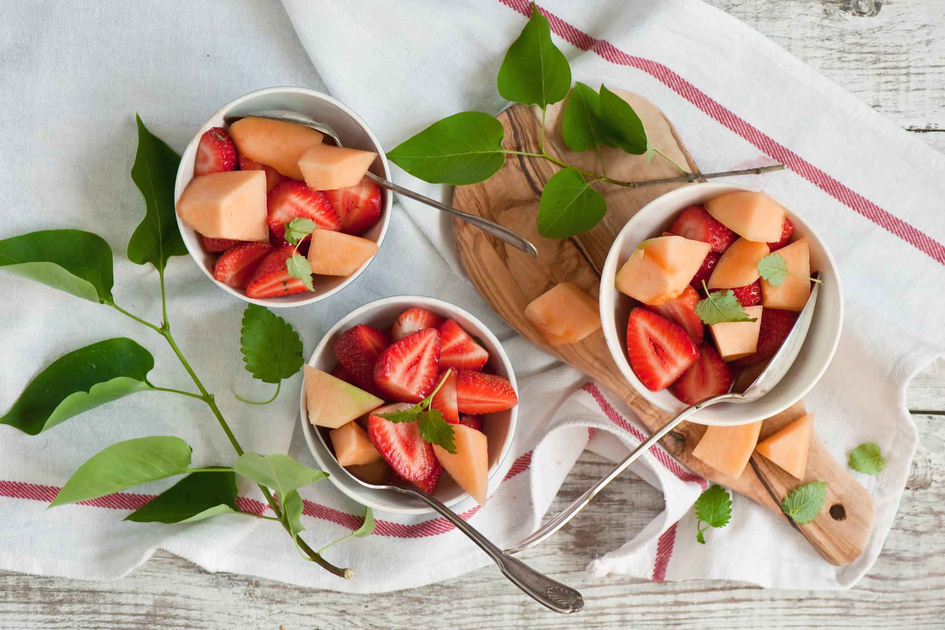 salade de fruits baies fruits fraises feuilles