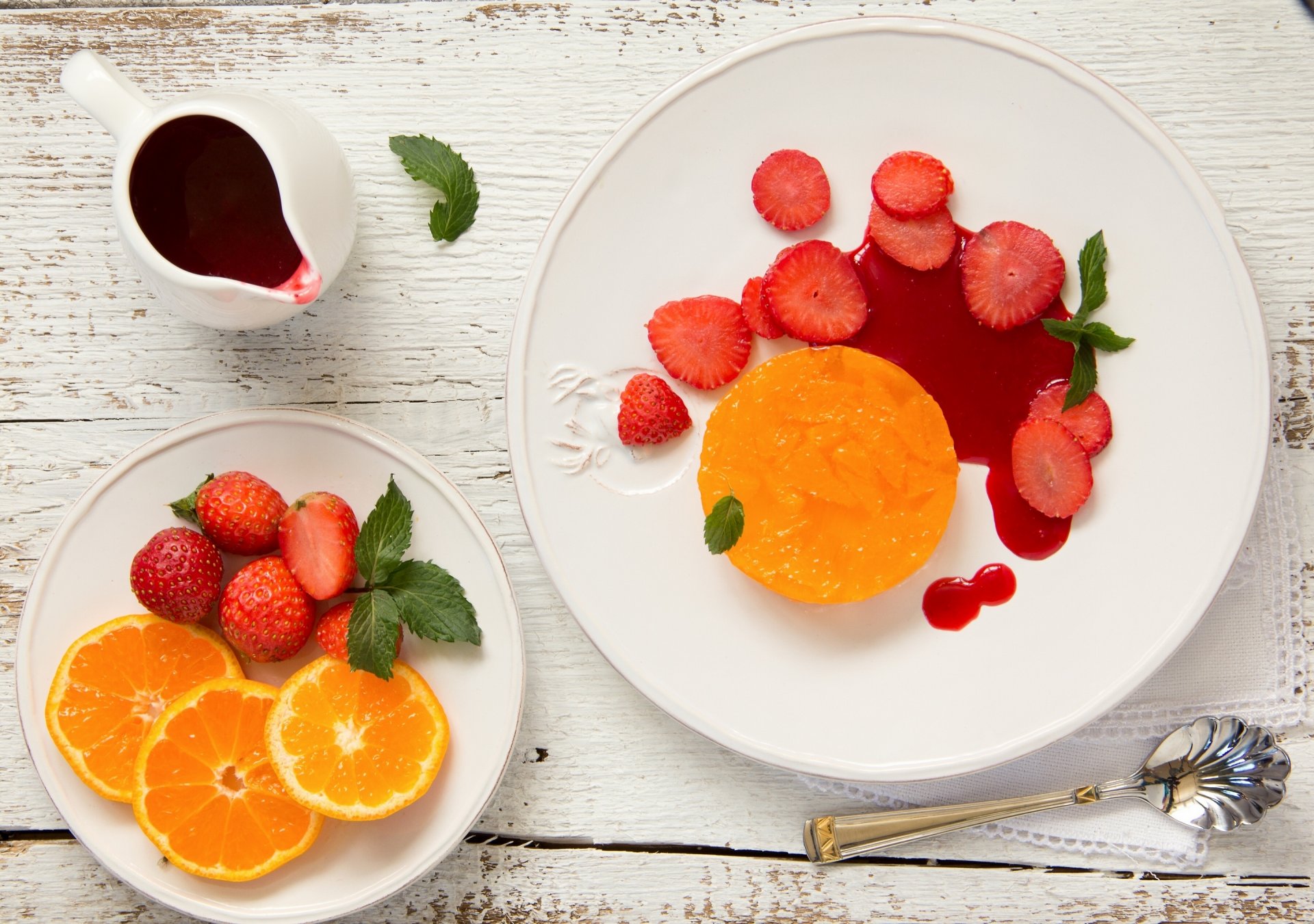 terrina de naranjas naranjas fresas bayas salsa postre