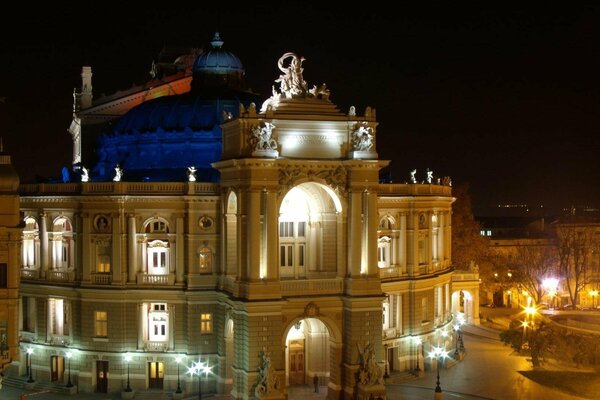 Nocne miasto Odessa na Ukrainie