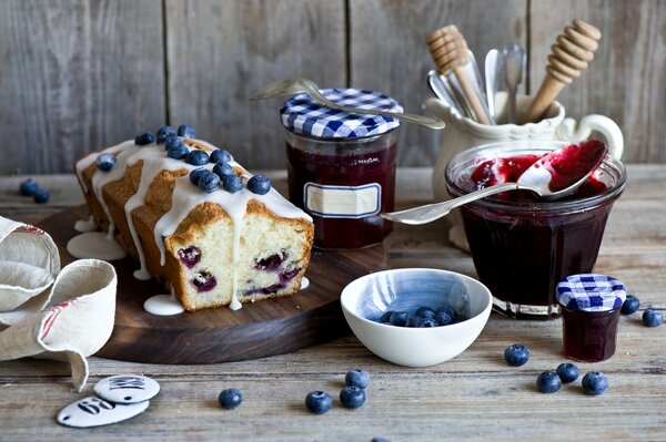 Still life cupcake with raisins, jam and cutlery