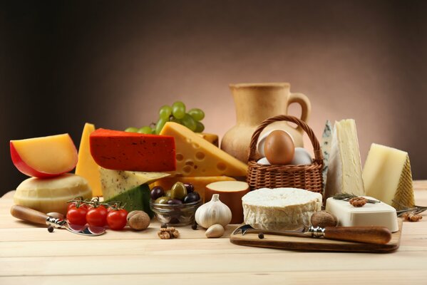 Fromages sur la table de la cuisine