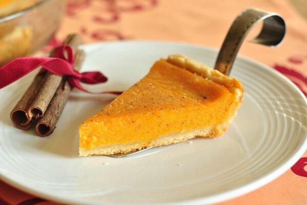 Charlotte pie with yellow pumpkin