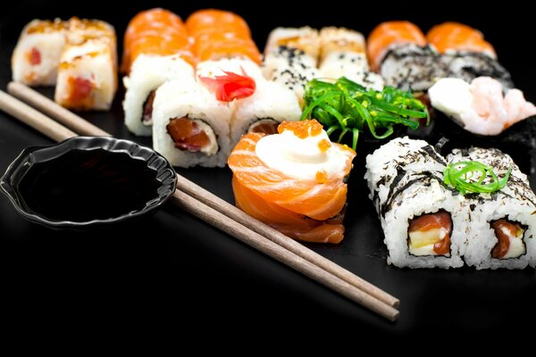 Sushi i bułki to moje ulubione jedzenie chcę teraz prosto