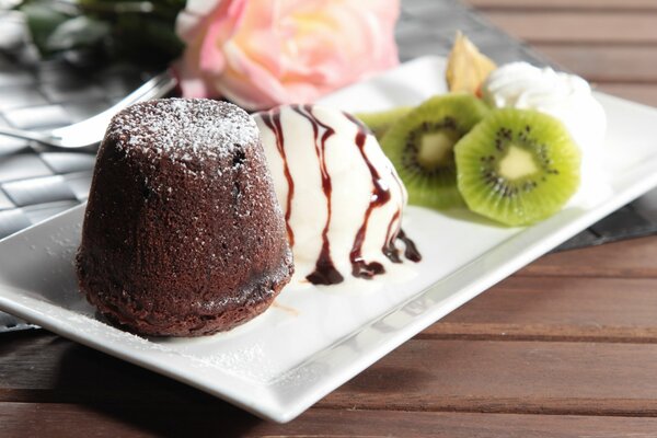 Gâteau à la crème glacée et aux tranches de Kiwi